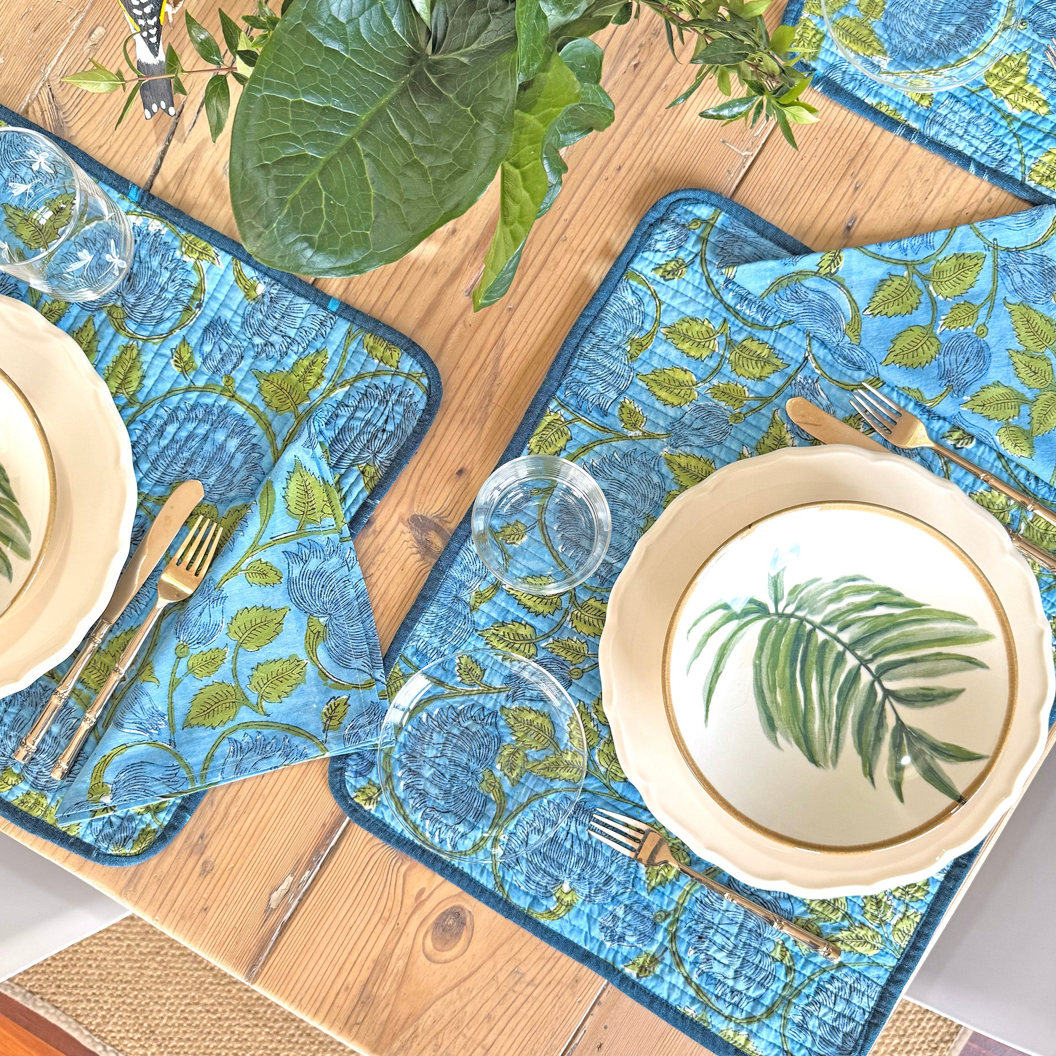 Individual y servilleta Ikat azul
