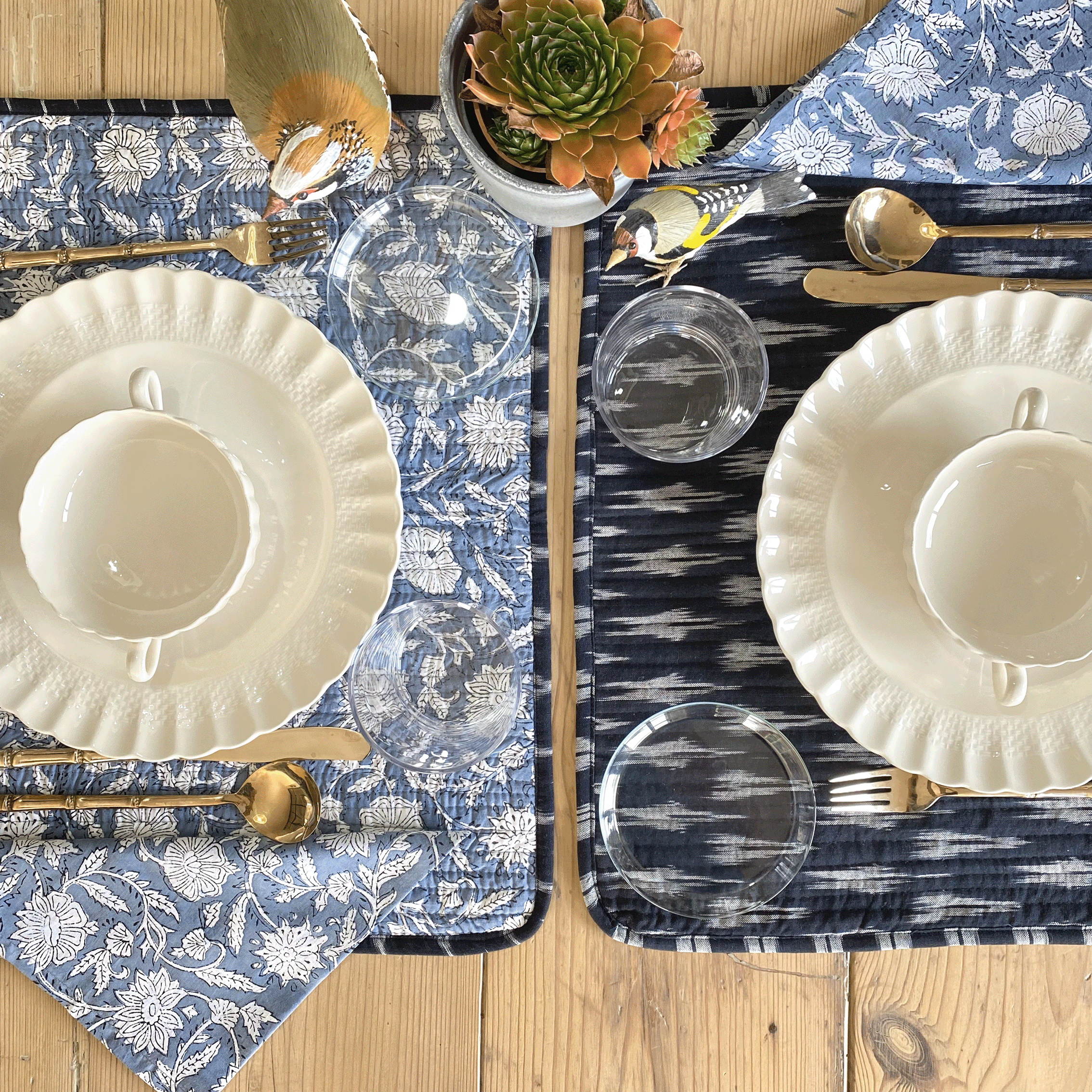 Individual y servilleta Ikat azul marino