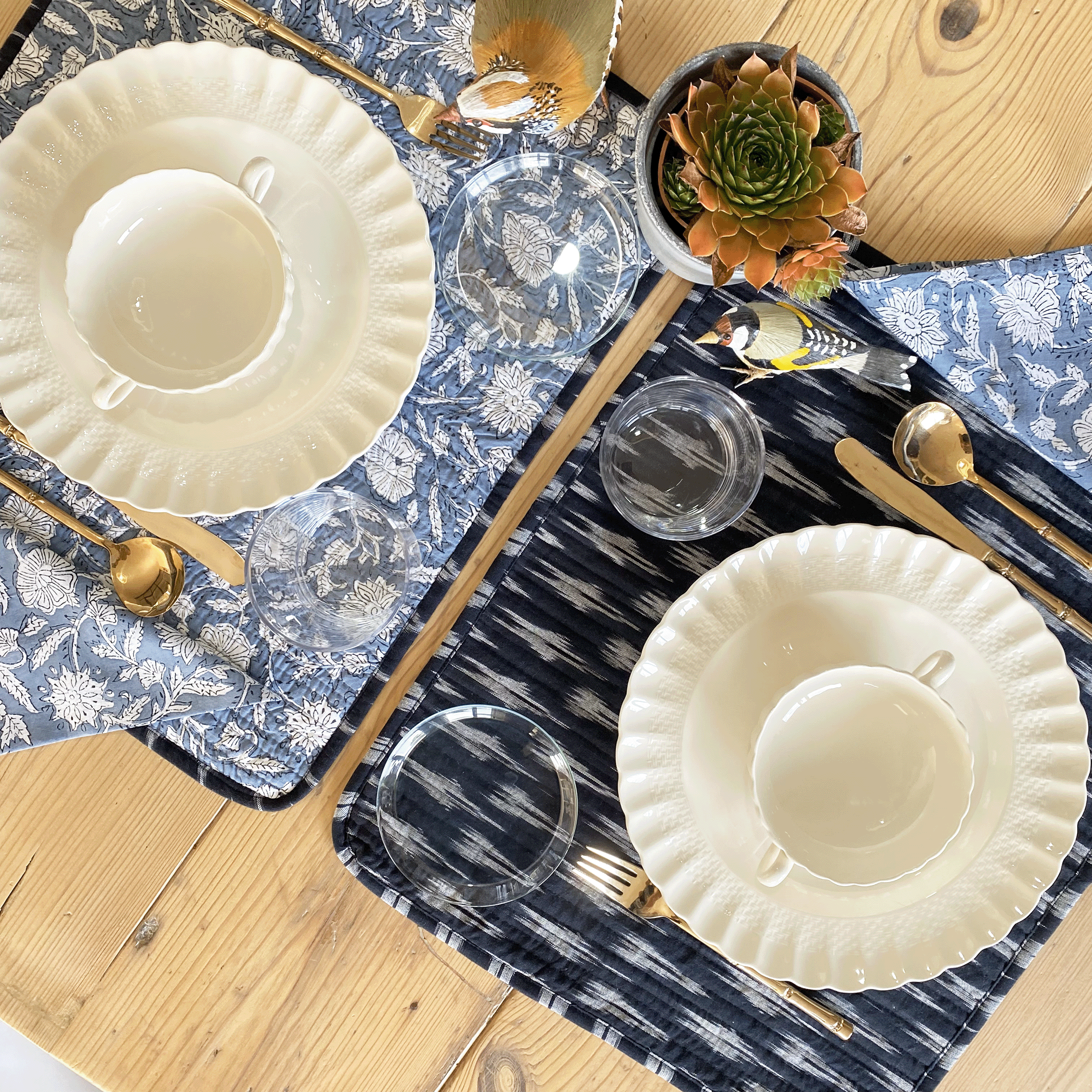 Individual y servilleta Ikat azul marino