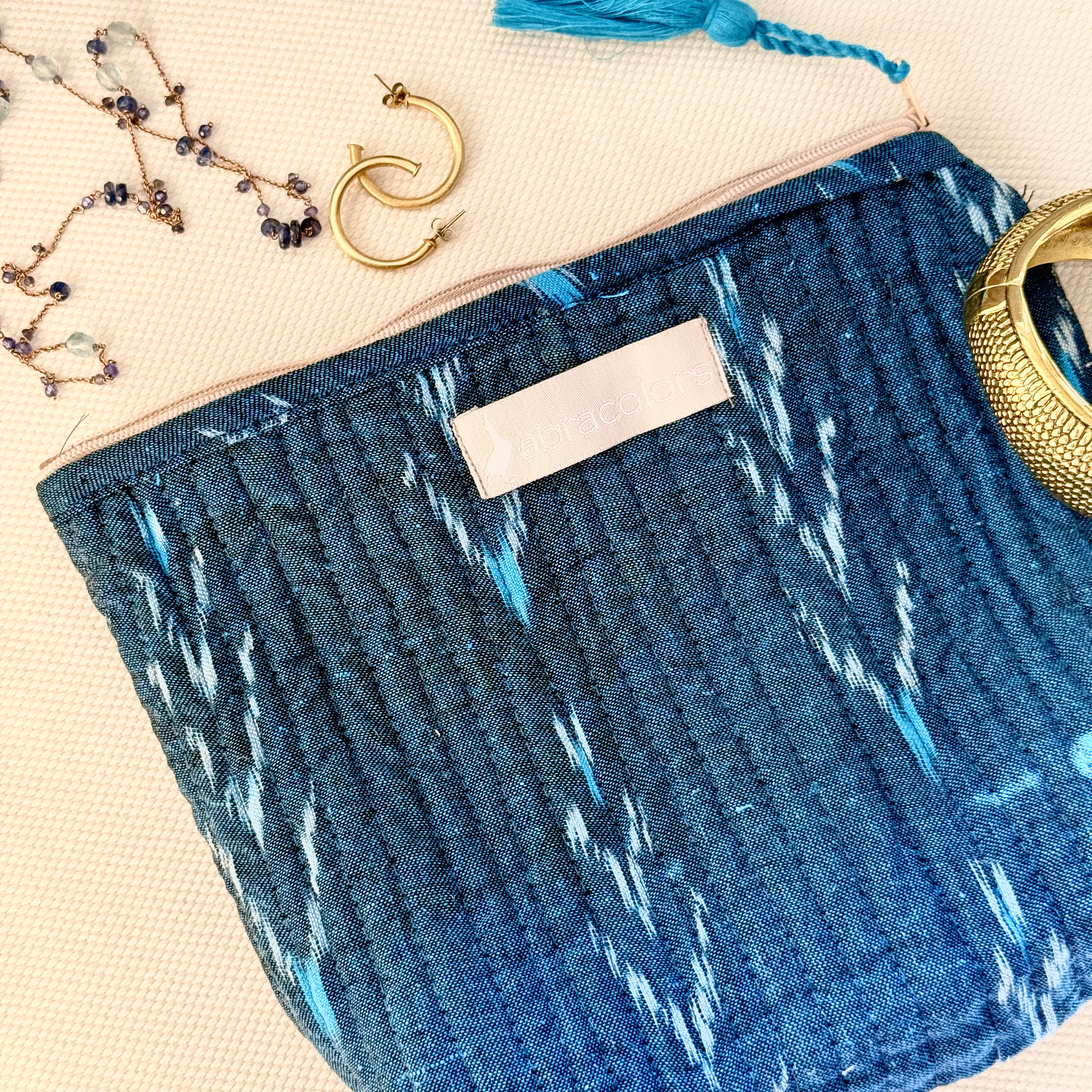 Bolsita ikat azul y beige