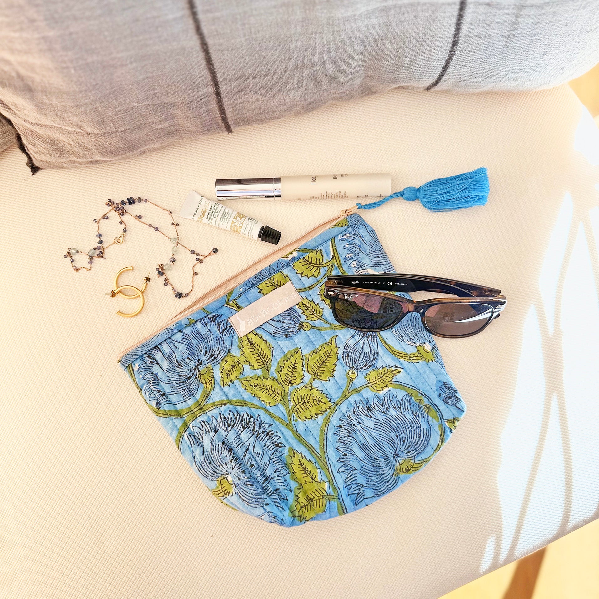 Bolsita flores azules y verde