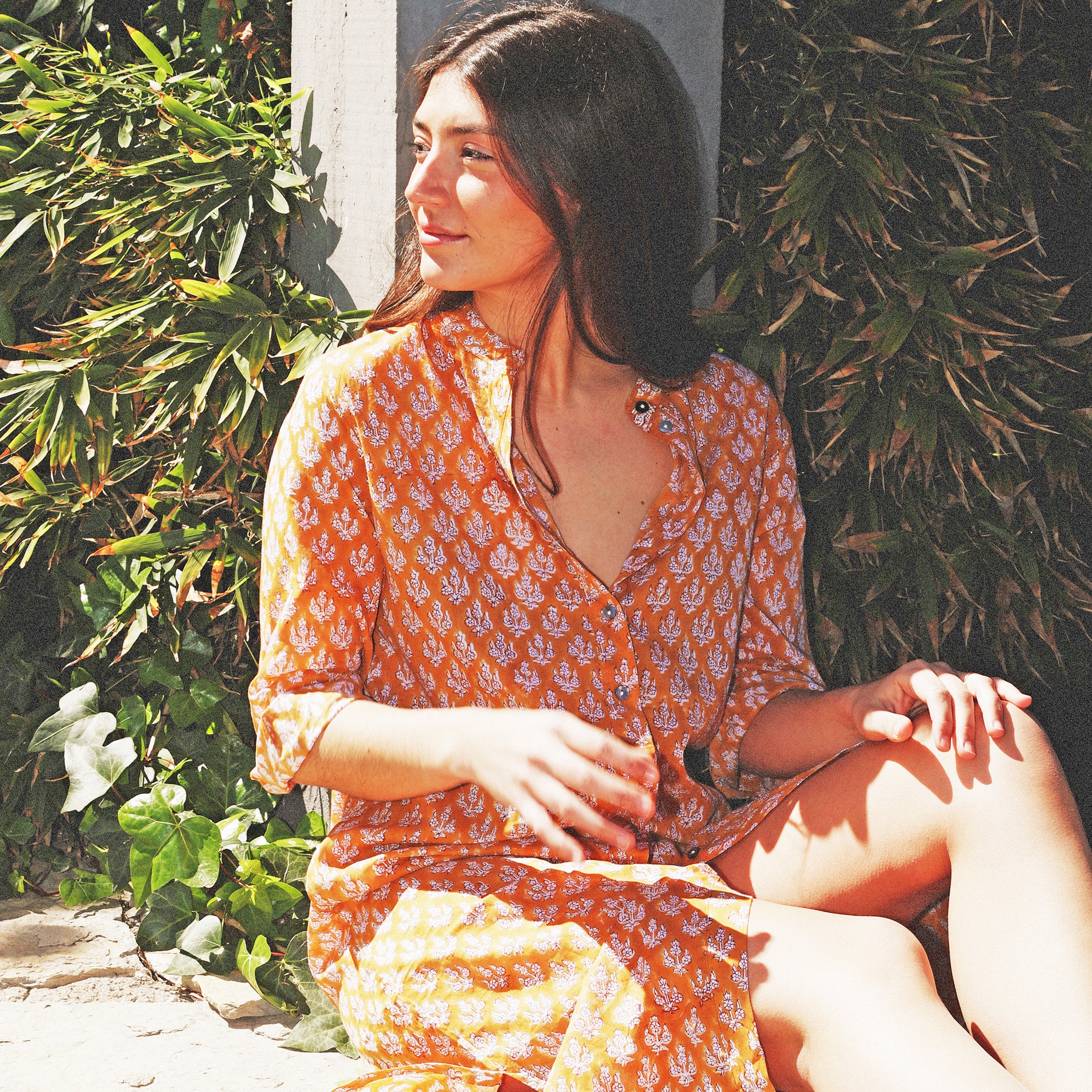 Vestido camisero flor ocre